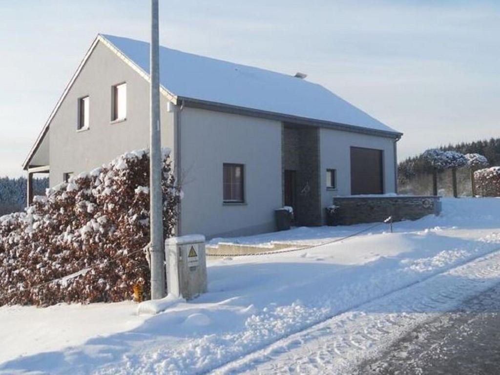 Holiday Home in Herbeumont with Bubble Bath v zimě