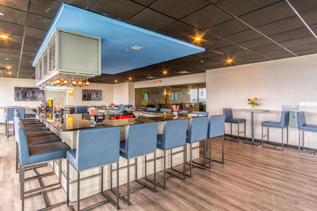 Restoran ili neka druga zalogajnica u objektu Holiday Inn Miami International Airport by IHG