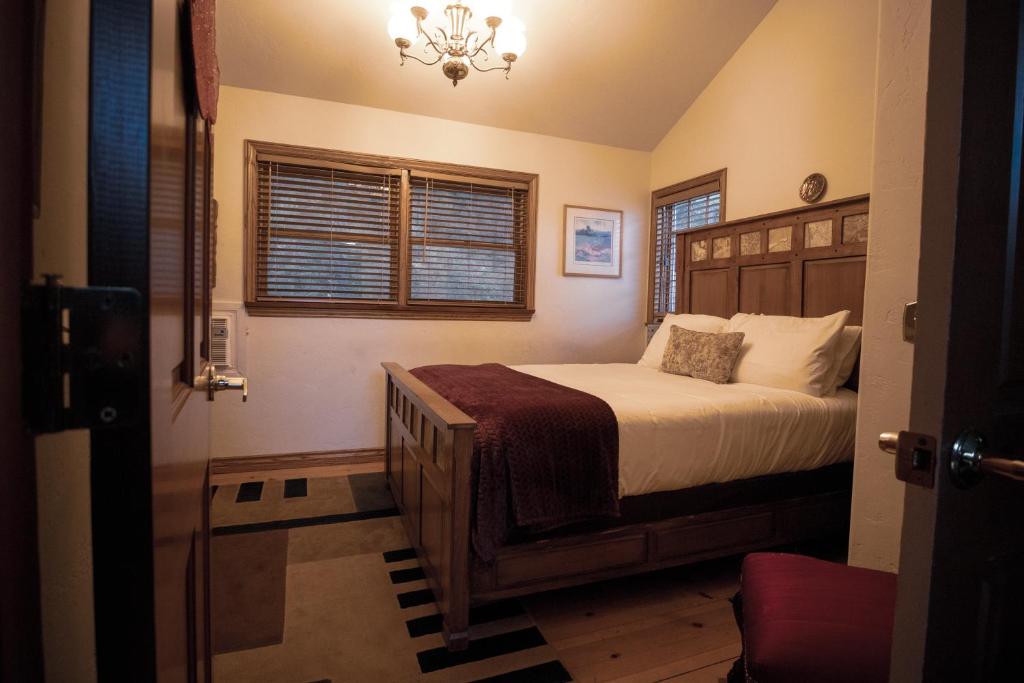 Tucker Peak Lodge - Six-Bedroom House