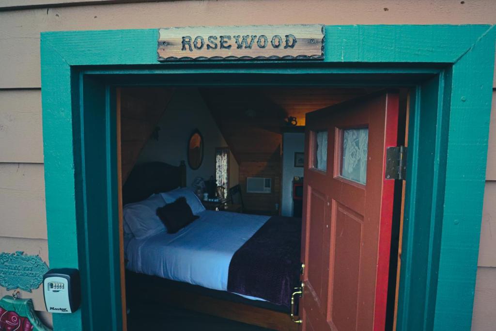 Tucker Peak Lodge - Queen Suite