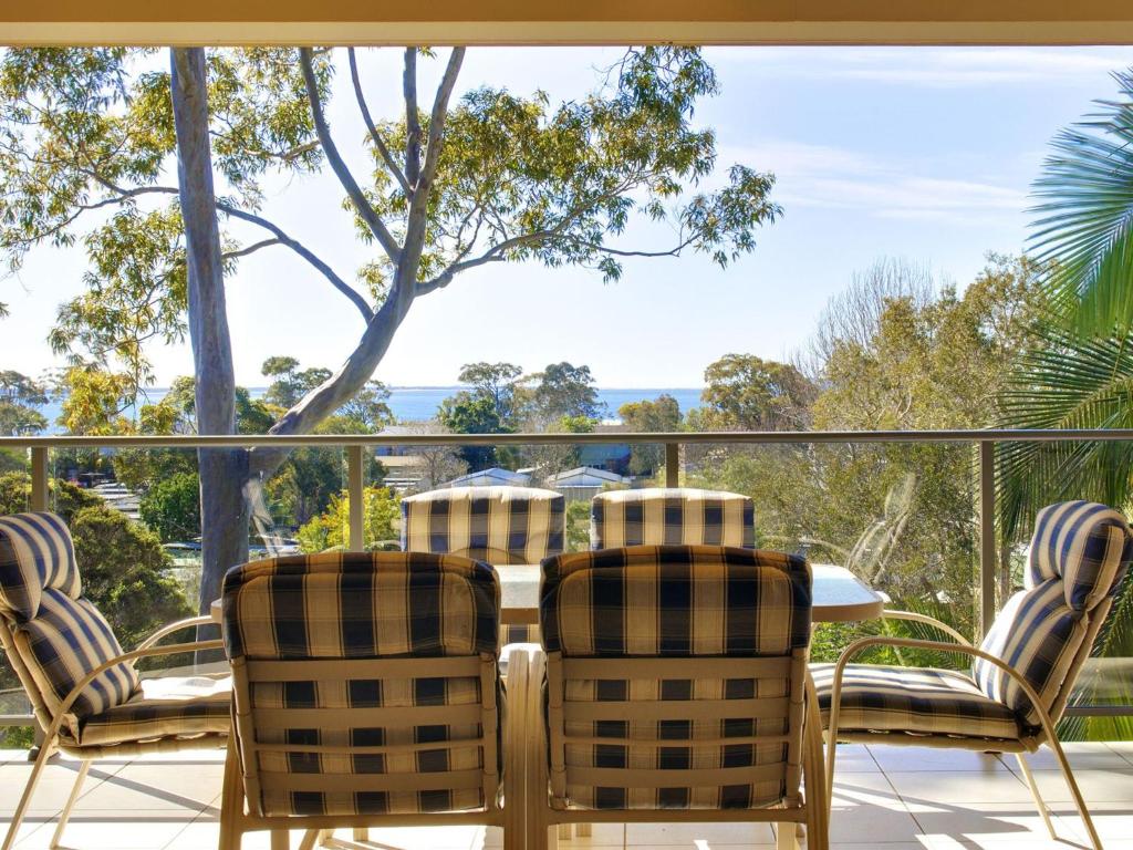 A balcony or terrace at Bellima Beach House', 9 Jackson Close - huge duplex with air con and fabulous views