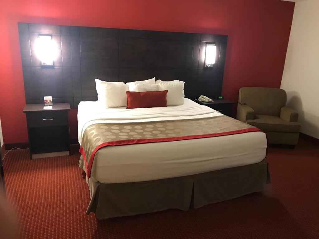 Hotel near Idlewild and Soak Zone - Ramada by Wyndham Ligonier