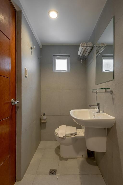 Koupelna v ubytování iHotel Uptown BGC