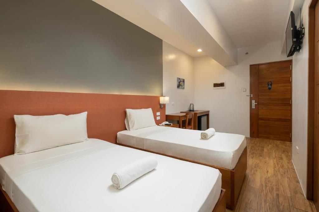 Postel nebo postele na pokoji v ubytování iHotel Uptown BGC