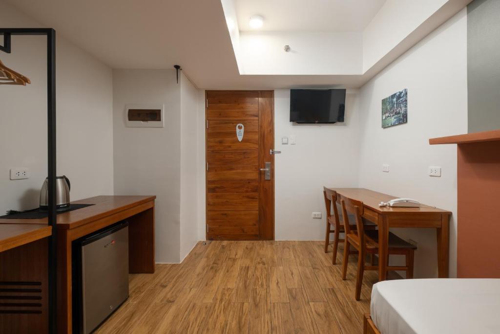 TV a/nebo společenská místnost v ubytování iHotel Uptown BGC