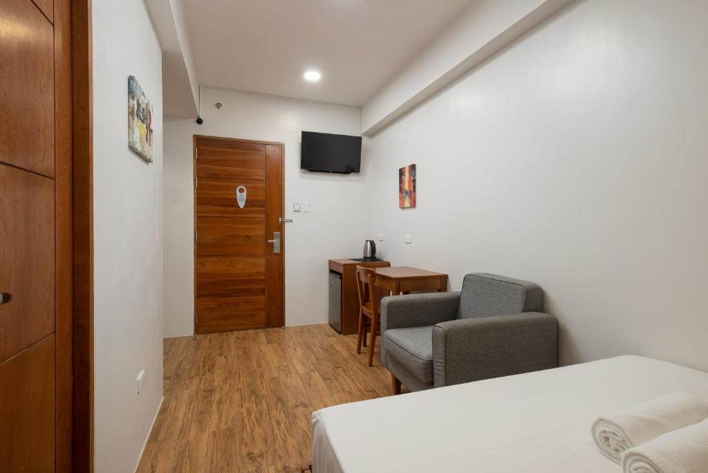 TV a/nebo společenská místnost v ubytování iHotel Uptown BGC