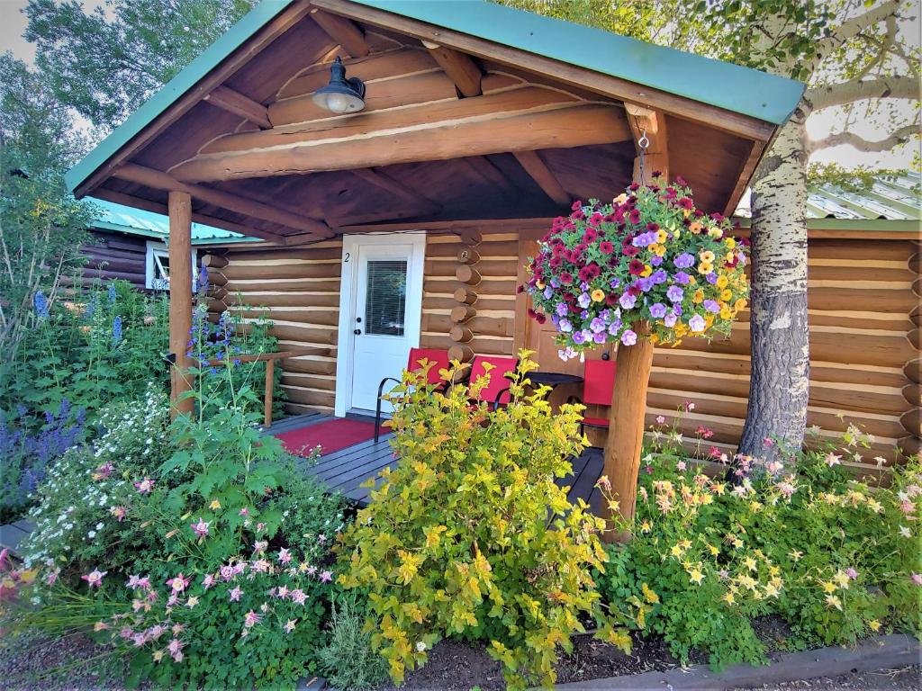 Zahrada ubytování Log Cabin Motel