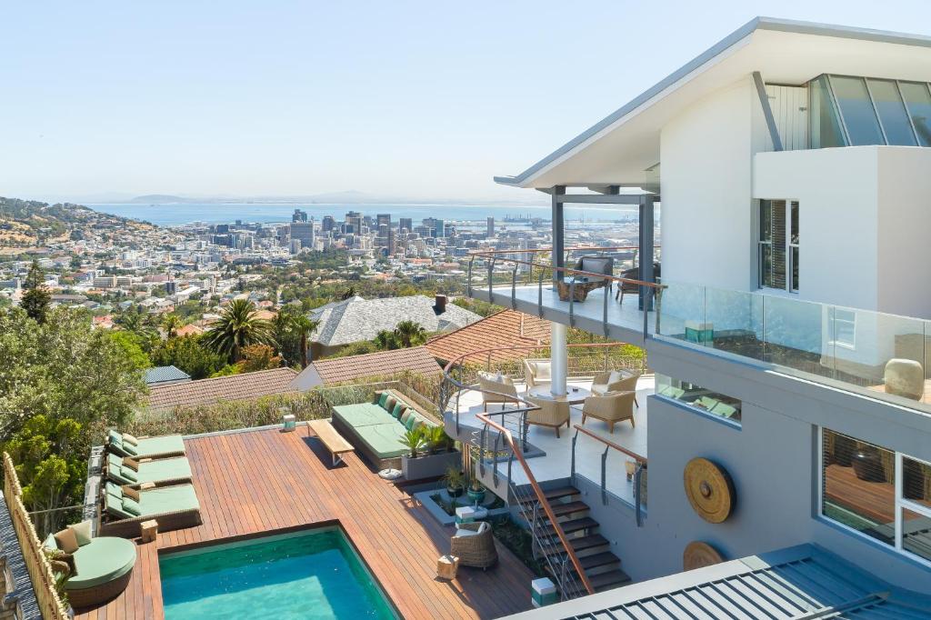 Atzaró Cape Town内部或周边的泳池