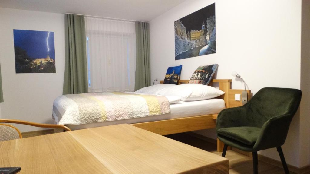 Postel nebo postele na pokoji v ubytování Hotel Garni Villa Areka