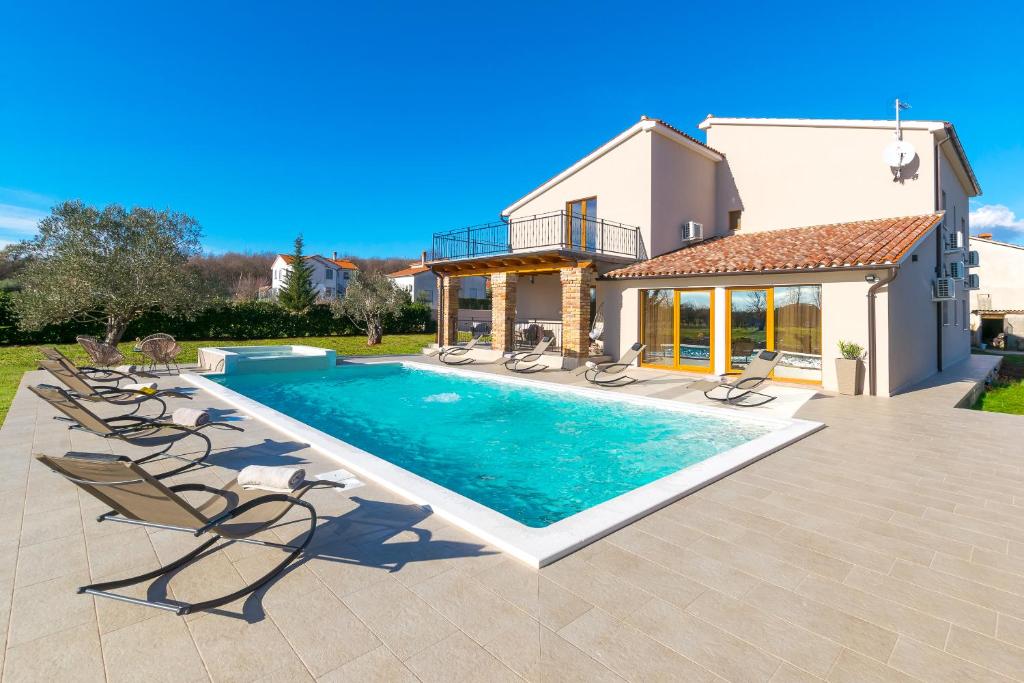 a villa with a swimming pool and a house at Relaxing pool villa Mattuzzi in Loborika in Loborika