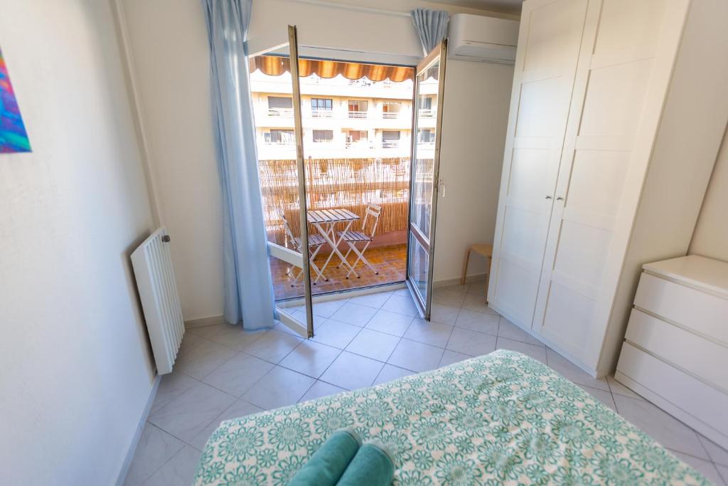 a living room with a view of a balcony at Superbe 100m2 - 2 Balcons - Proche Gare - Climatisé in Marseille