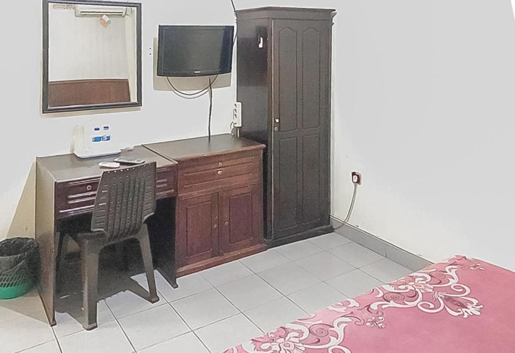 TV a/nebo společenská místnost v ubytování Hotel Aida Syariah Mitra RedDoorz
