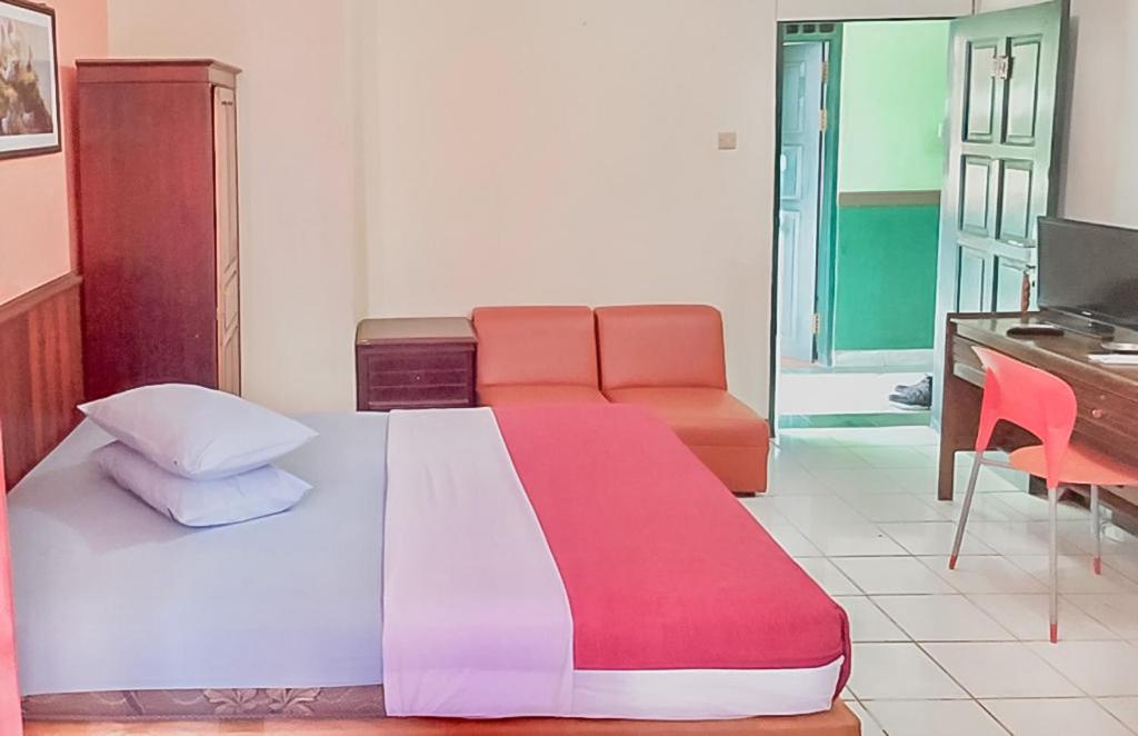 Postel nebo postele na pokoji v ubytování Hotel Aida Syariah Mitra RedDoorz