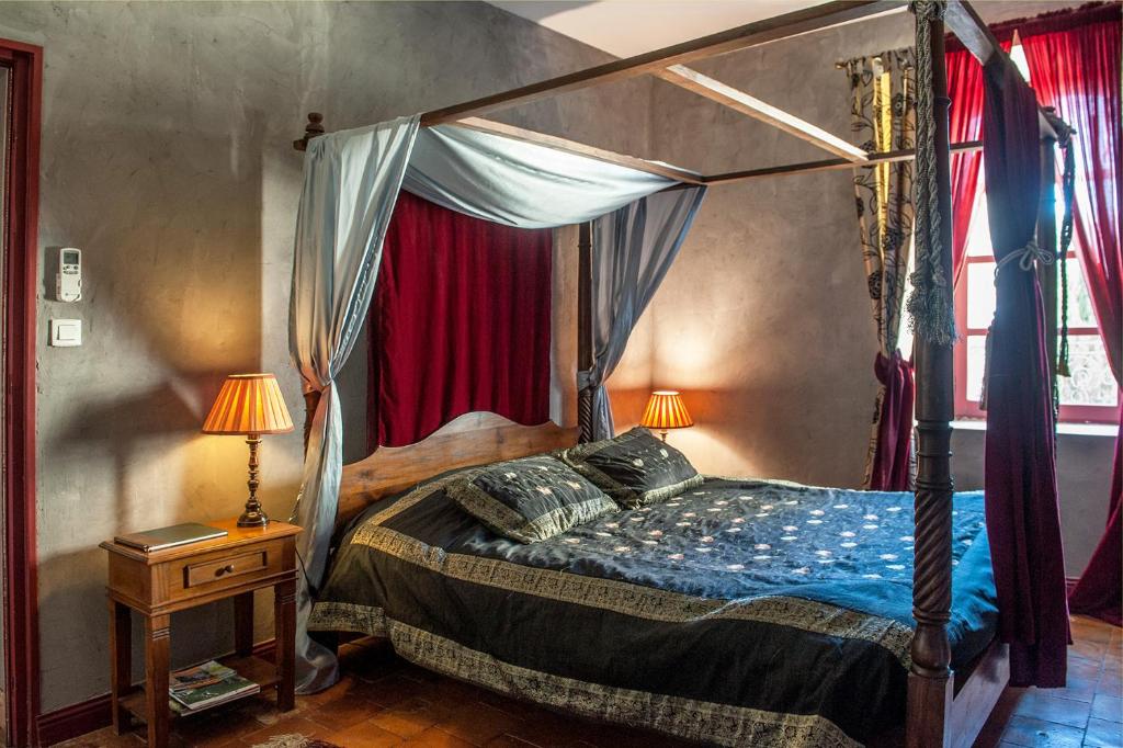 Postel nebo postele na pokoji v ubytování Demeure de Digoine "Chambre d'Hotes"