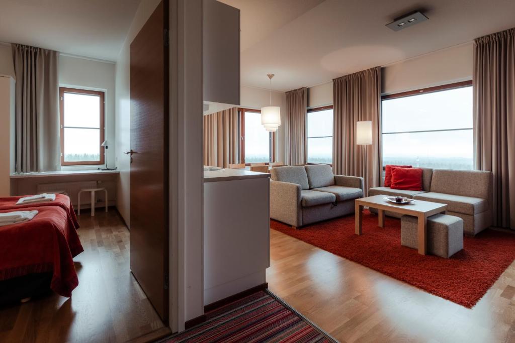 Кровать или кровати в номере Lapland Hotels Saaga