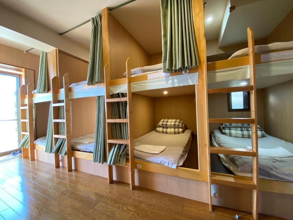 Postel nebo postele na pokoji v ubytování Atami Onsen Guest House Megumi