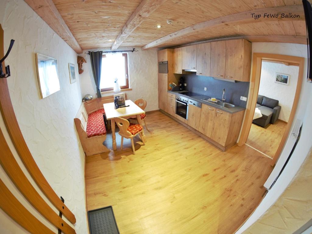 Gästehaus Siegllehen - Apartment With Balcony