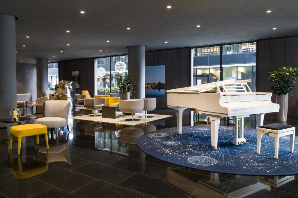 Posezení v ubytování Maritim Hotel Plaza Tirana