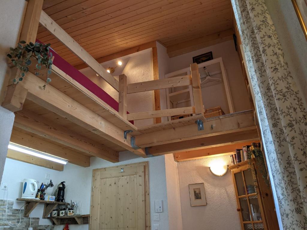 a room with a bunk bed in the ceiling at Casa Acazia - Studio in Breil/Brigels