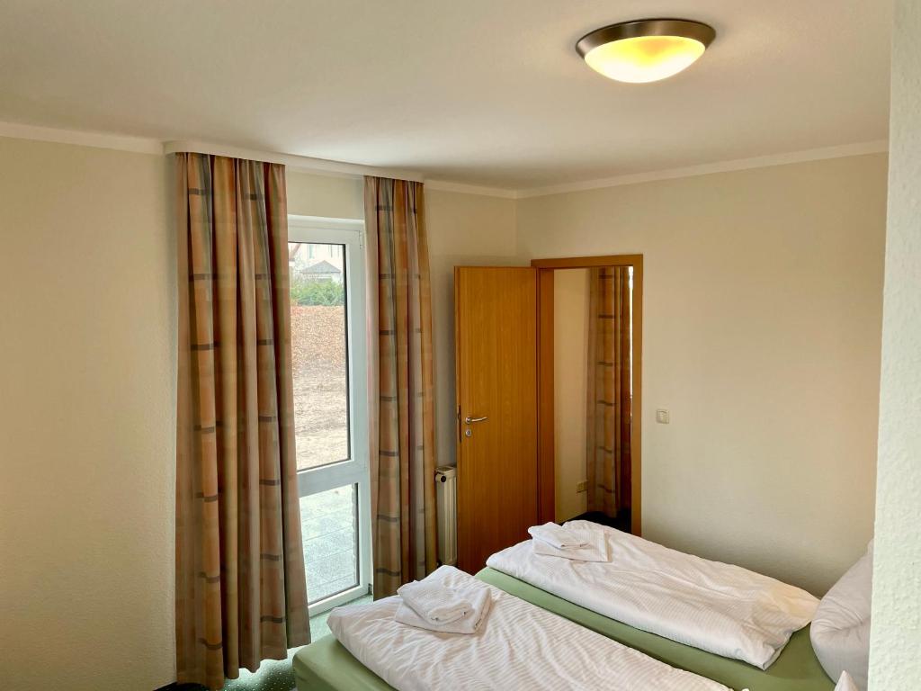 Gästehaus Scharfe Kurve - Apartment With Garden View