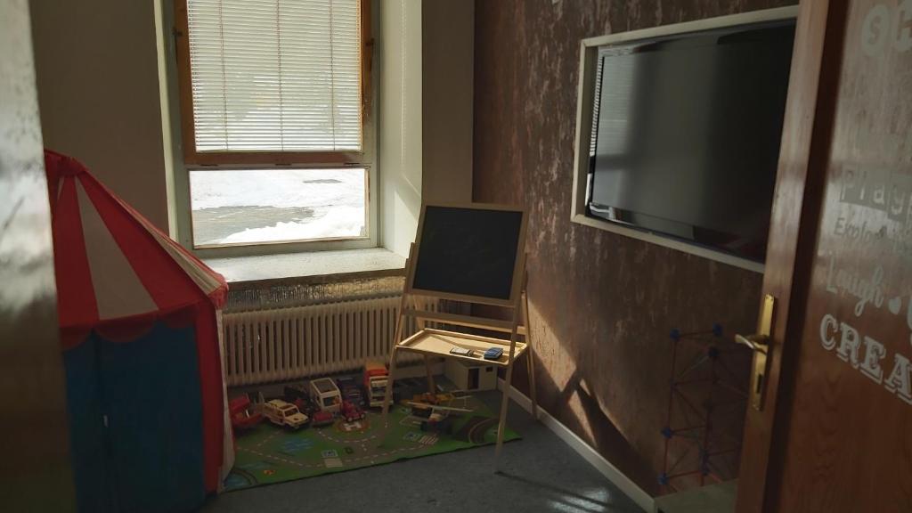 TV a/nebo společenská místnost v ubytování Pension Leano