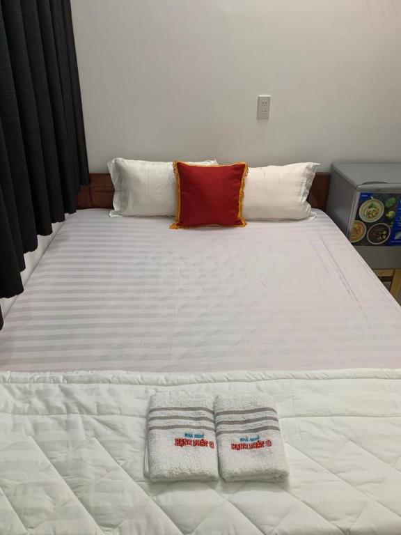 Postel nebo postele na pokoji v ubytování โรงแรมฮั่นฟาด 9 - Hostel Hạnh Phát 9