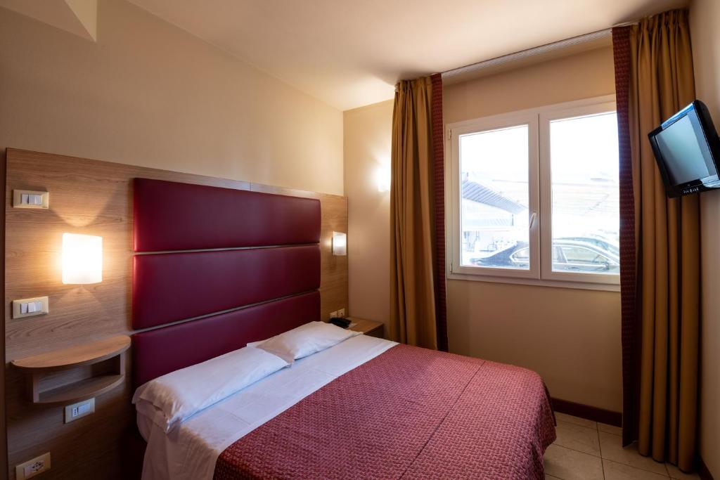 Postel nebo postele na pokoji v ubytování Hotel Mondial