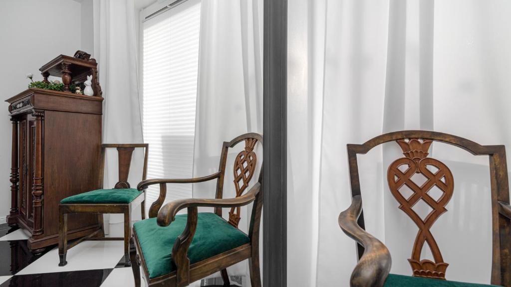 Posedenie v ubytovaní Comfy Apartments - Stare Miasto z Ogrodem