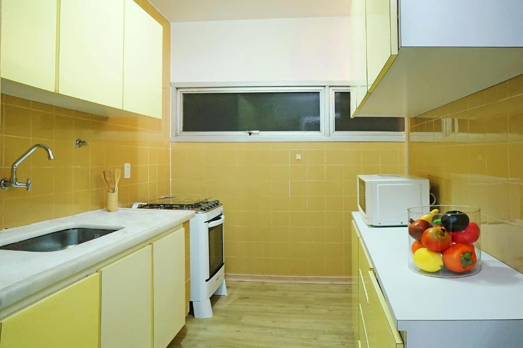  Apto amplo 3 quartos entre Asturias e Tombo 1 quadra da praia