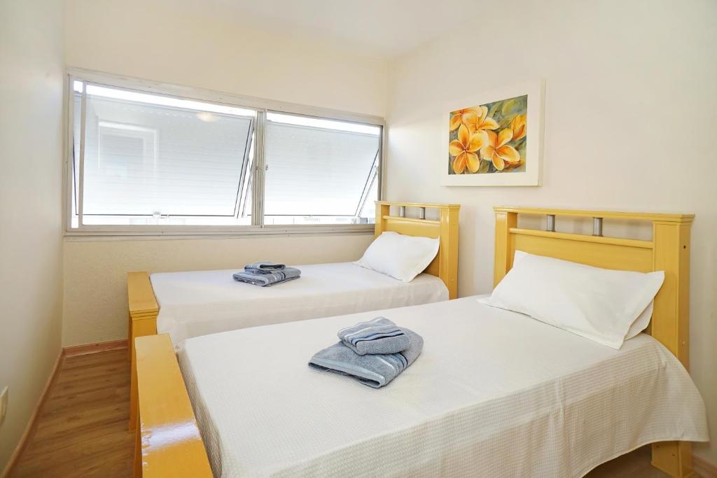  Apto amplo 3 quartos entre Asturias e Tombo 1 quadra da praia