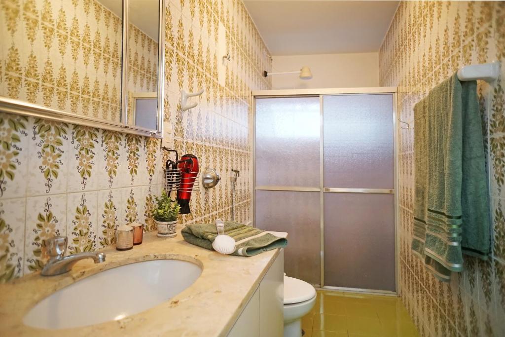  Apto amplo 3 quartos entre Asturias e Tombo 1 quadra da praia