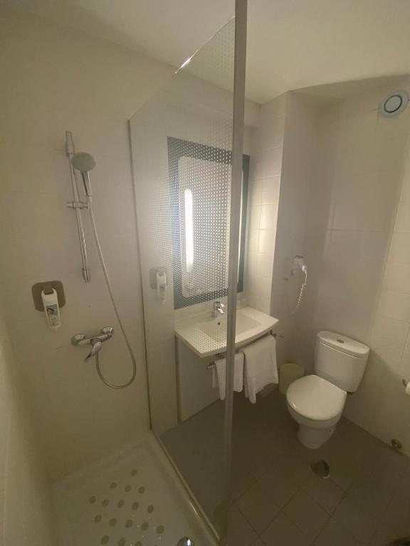 Koupelna v ubytování Hotel ibis Braga