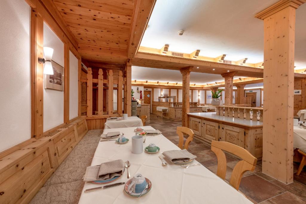 Restaurace v ubytování Hotel Post Sils Maria