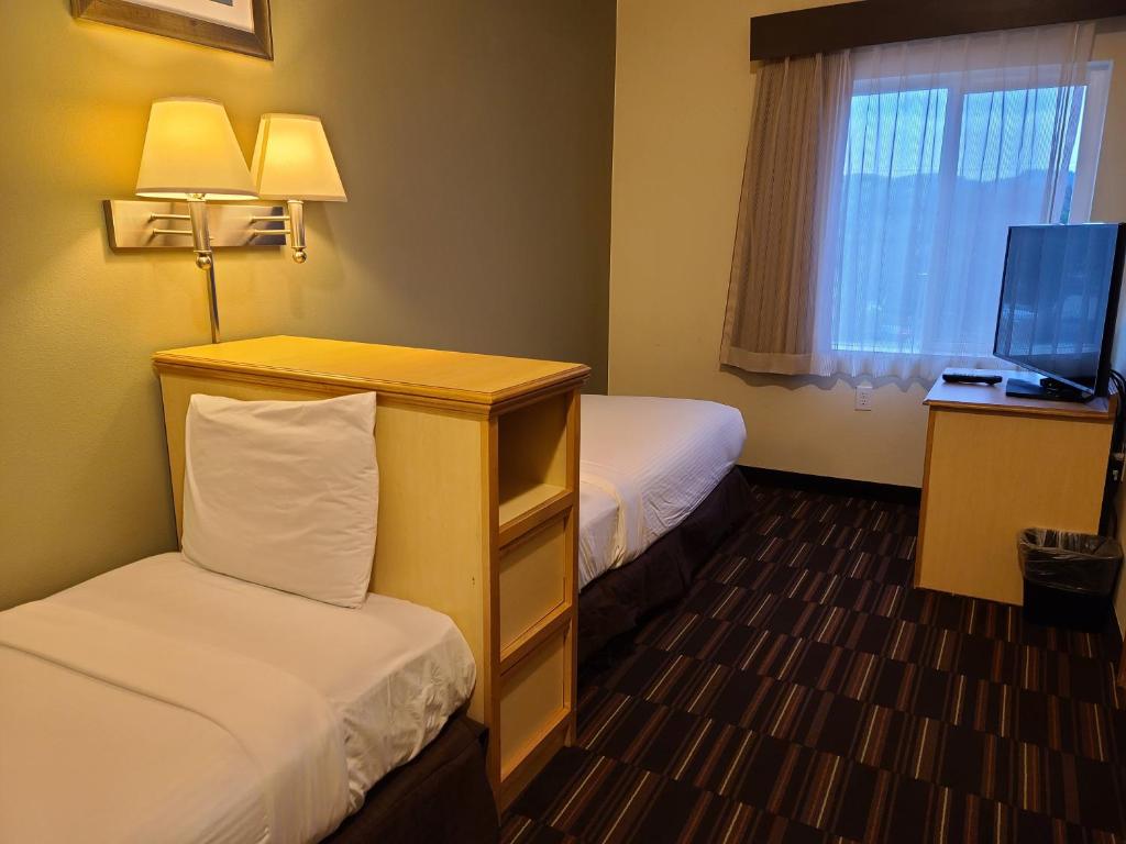 Postel nebo postele na pokoji v ubytování Inn at Wecoma