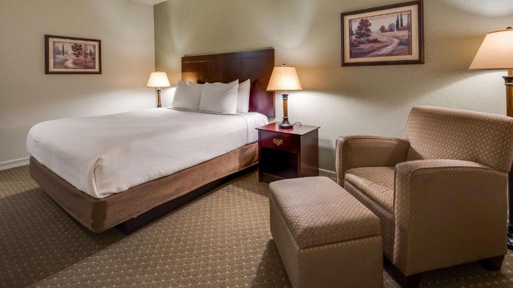 Best Western Plus Bayshore Inn photo