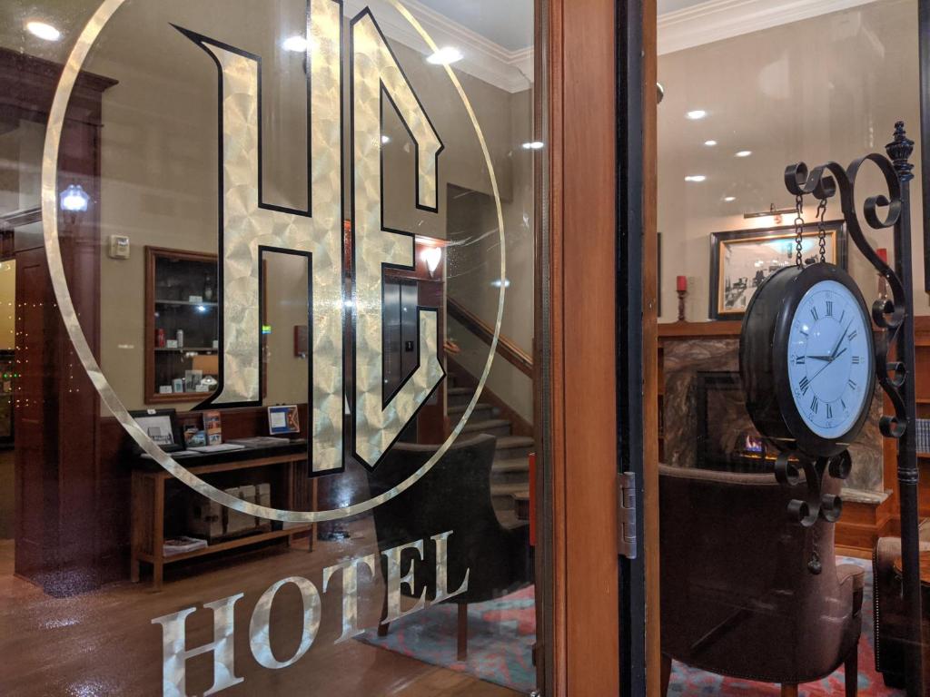 Certifikát, hodnocení, plakát nebo jiný dokument vystavený v ubytování Hotel Elliott