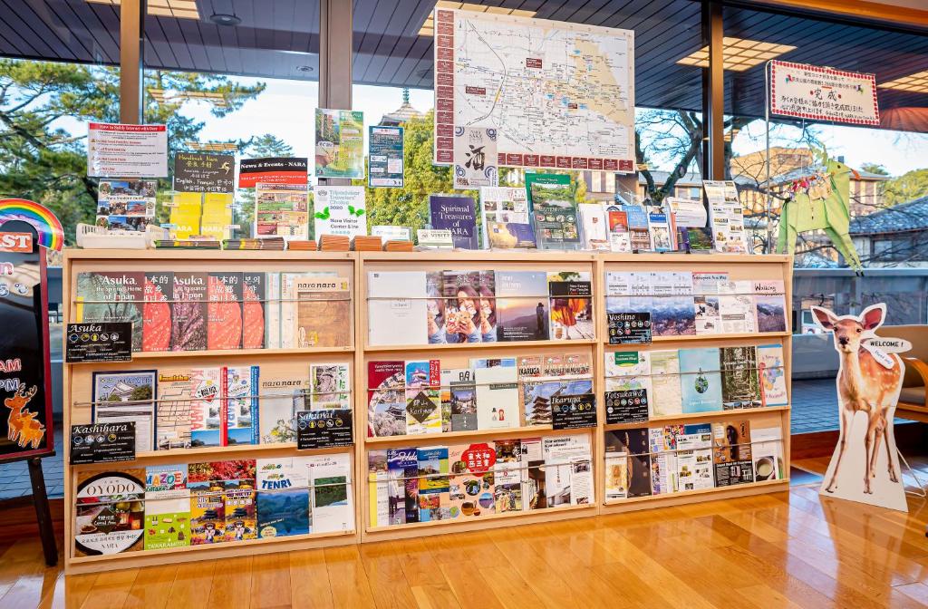 Supermarket nebo jiné obchody v  hotelu nebo okolí