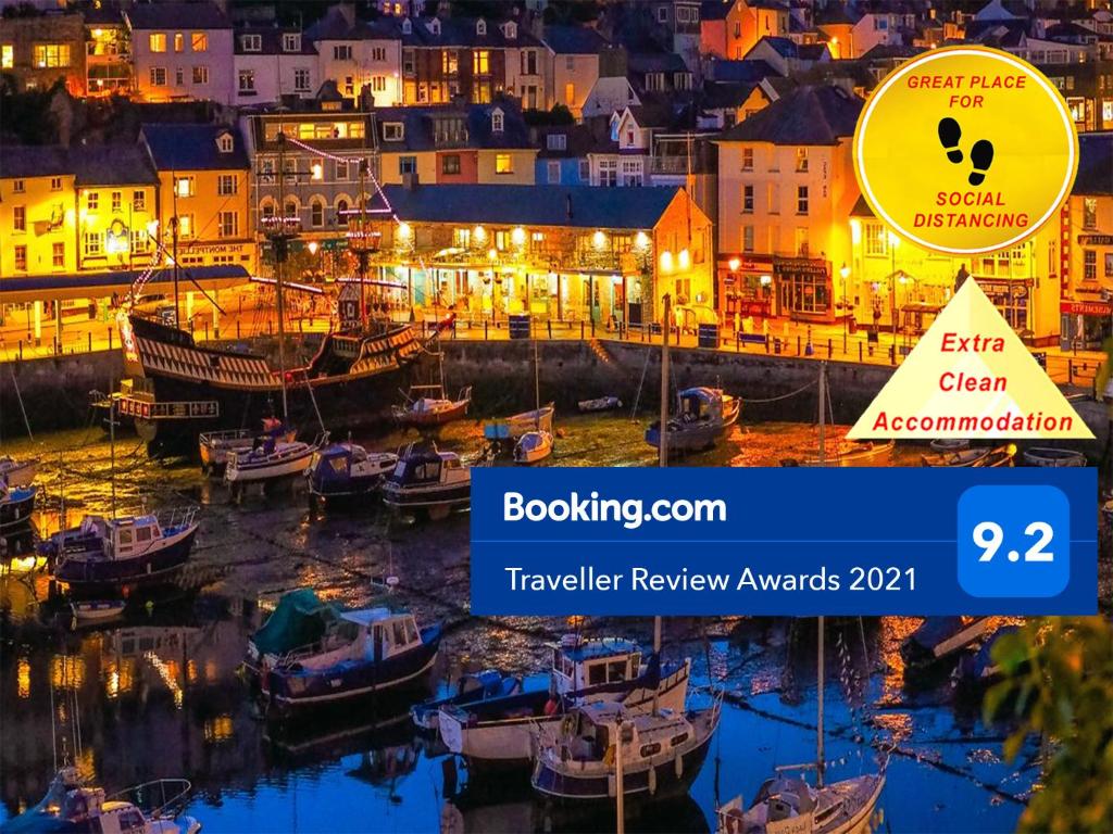 a group of boats in a harbor at night at INSPIRING VIEWS & PLACE WITH FREE PARKING by BEACH in Brixham