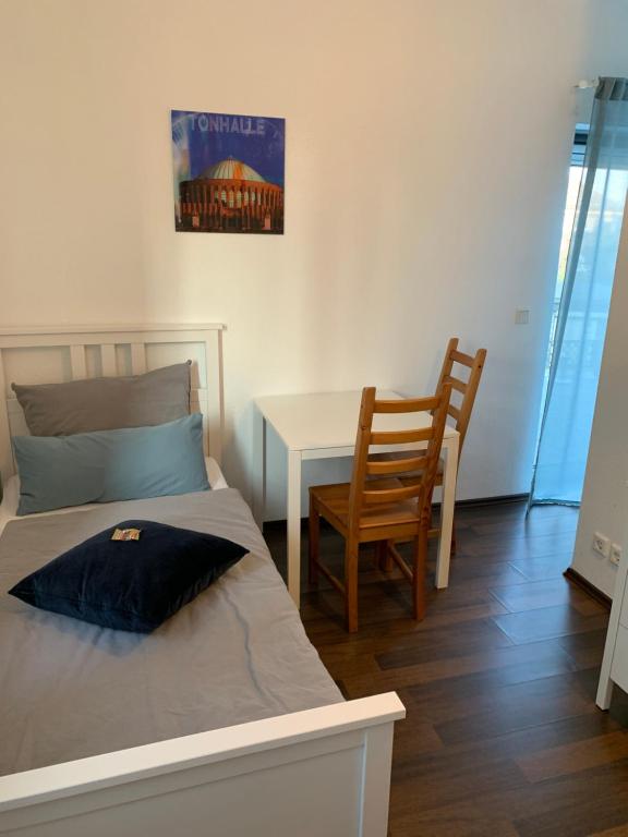 Postel nebo postele na pokoji v ubytování Zum armen Mann