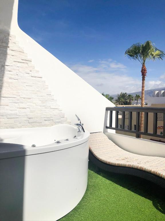 LUX&2Jacuzzi. NEW! Golden Mile Las Americas, Parque Santiago ...
