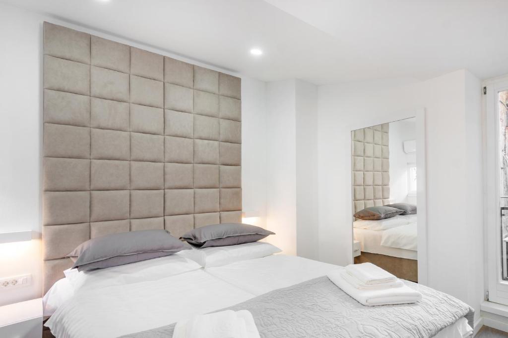 Feel like an Emperor Apartments - Deluxe Double Studio