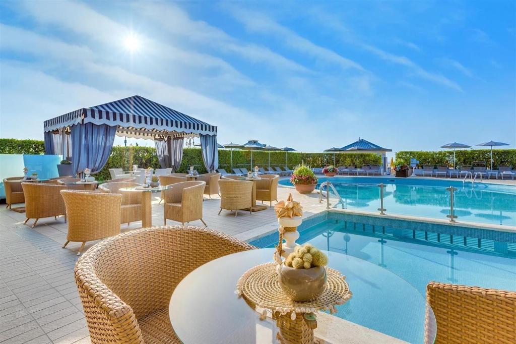 Bazén v ubytování Hotel Delle Mimose nebo v jeho okolí