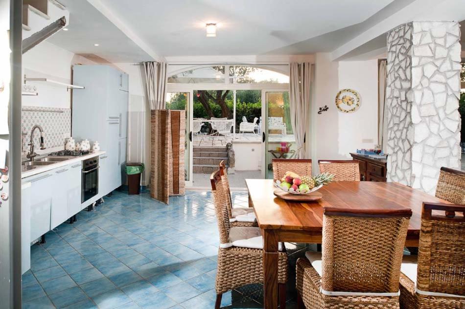 Kuchyň nebo kuchyňský kout v ubytování La Draghina B&B Capri