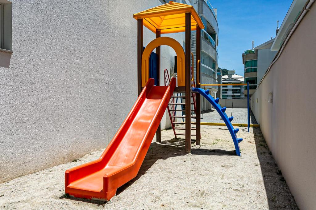  Apto novo em prédio c/ piscina nos Ingleses RTG208