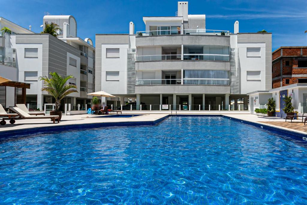  Apto novo em prédio c/ piscina nos Ingleses RTG208