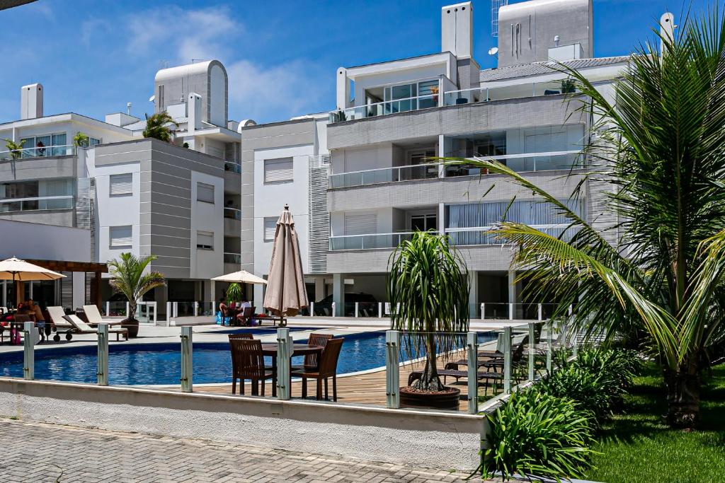  Apto novo em prédio c/ piscina nos Ingleses RTG208