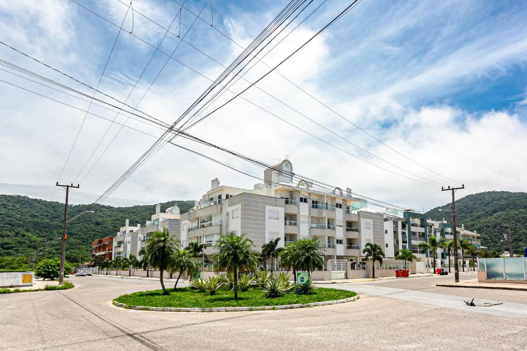  Apto novo em prédio c/ piscina nos Ingleses RTG208