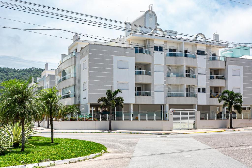  Apto novo em prédio c/ piscina nos Ingleses RTG208