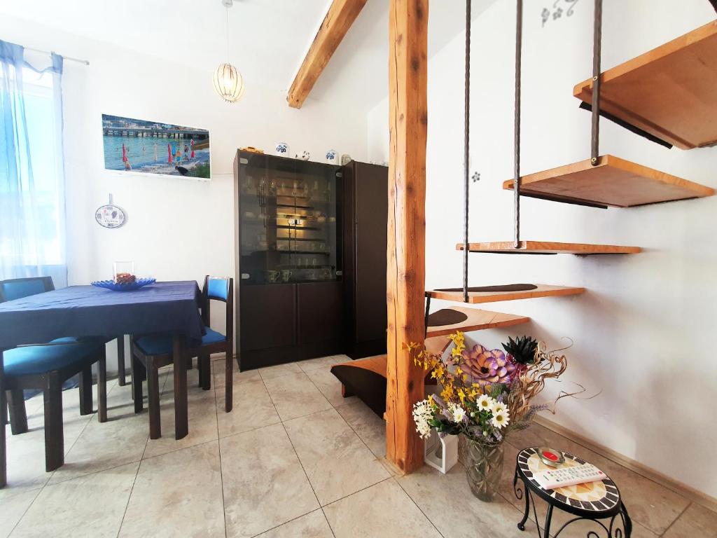 Kuchnia lub aneks kuchenny w obiekcie Apartmani Senka