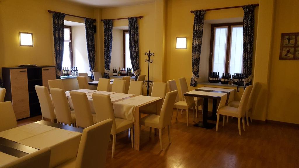 Posezení v ubytování Hotel Oberje Dla Viere